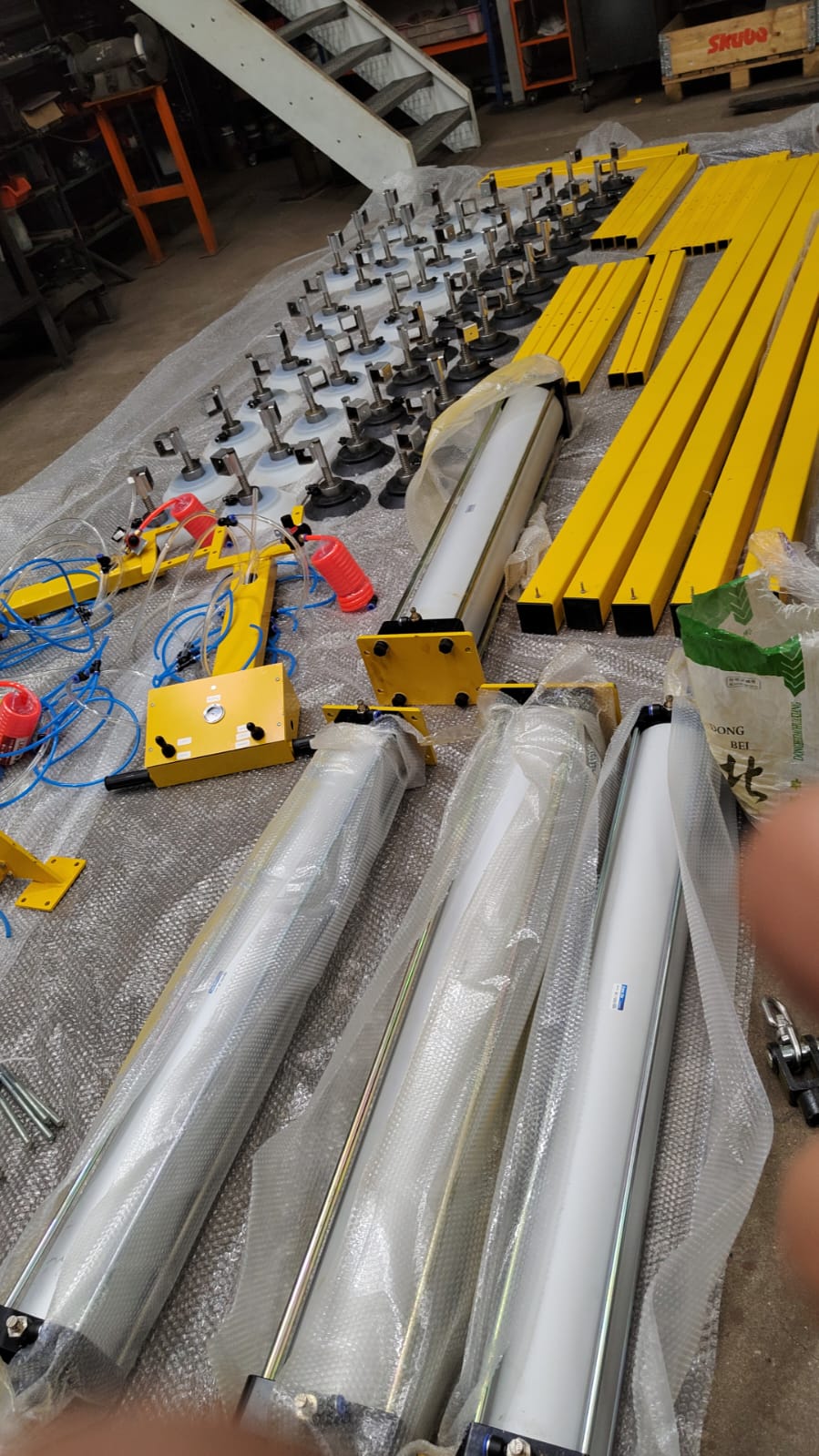 Complete vacuum lifting set before packing
